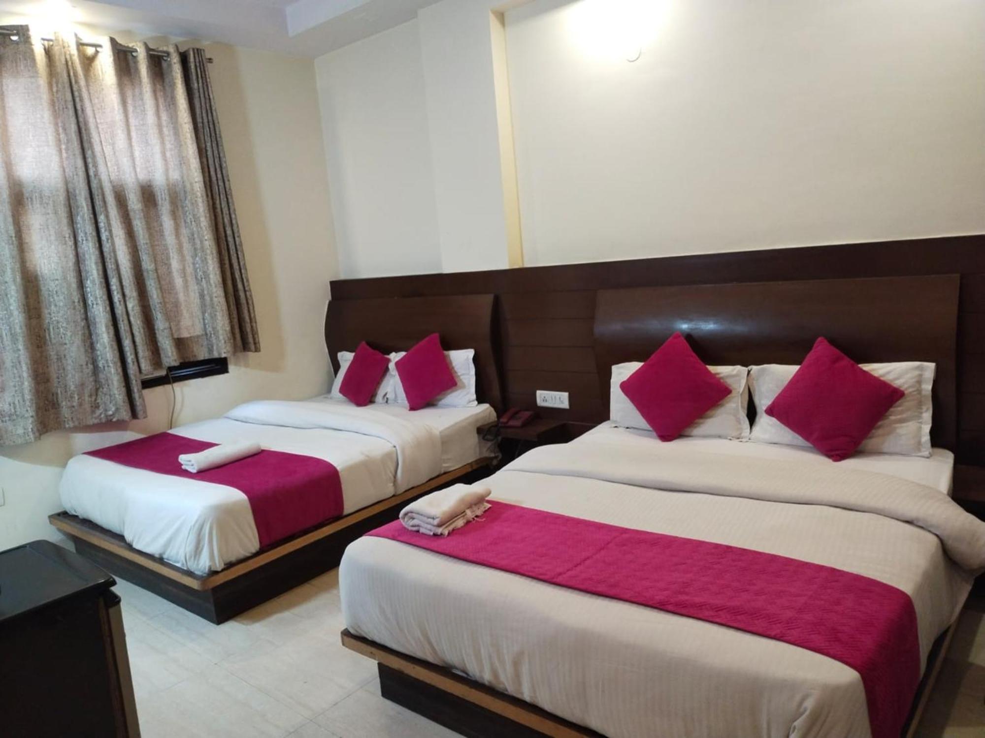 Hotel Lav Kush Deluxe At Paharganj Nova Deli Exterior foto