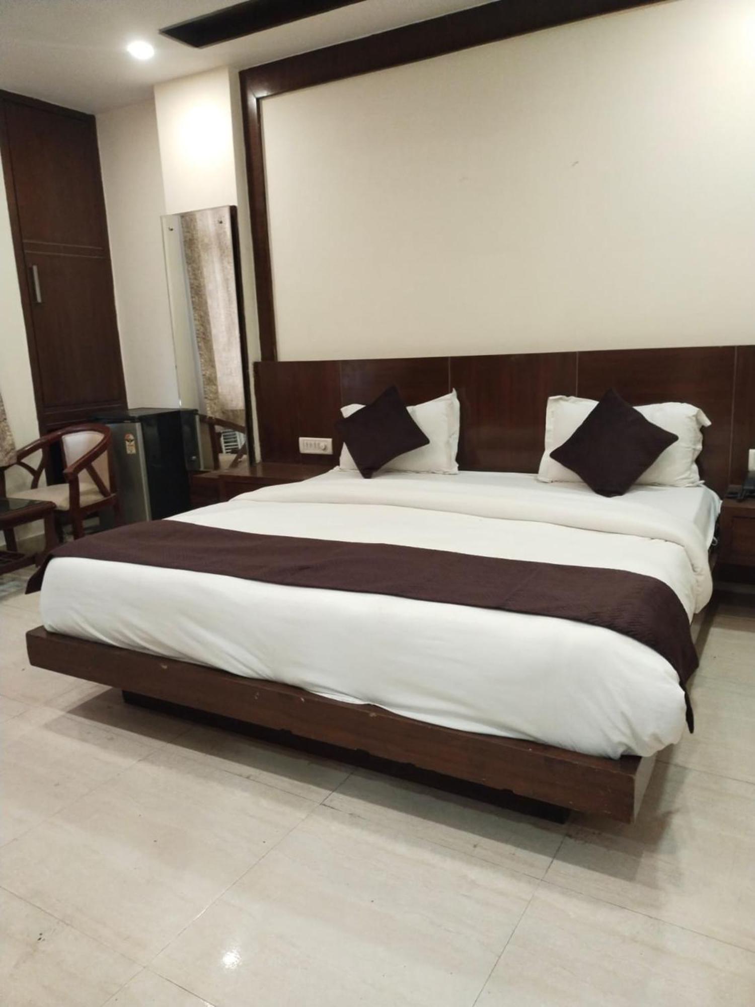 Hotel Lav Kush Deluxe At Paharganj Nova Deli Exterior foto